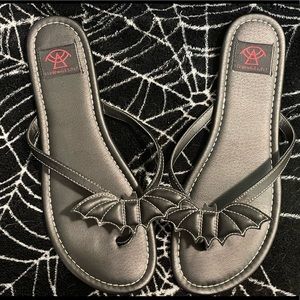 StrangeCult Bat thongs flip flops size 11